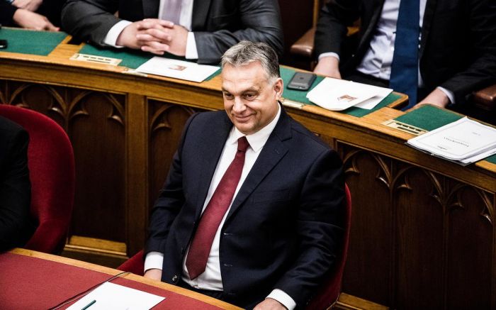 Унгарският премиер Виктор Орбан се подигра на Европейския парламент в