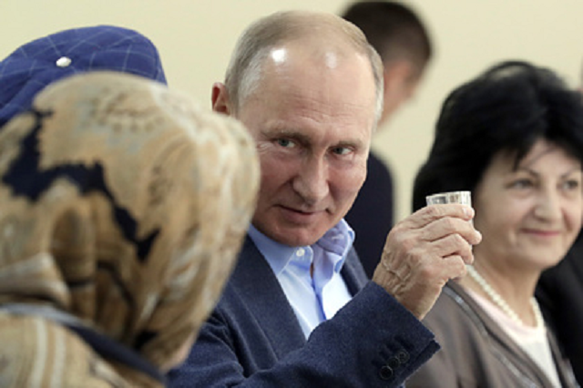 Владимир Путин посъветва руснаците да пият иван чай чай от теснолистна