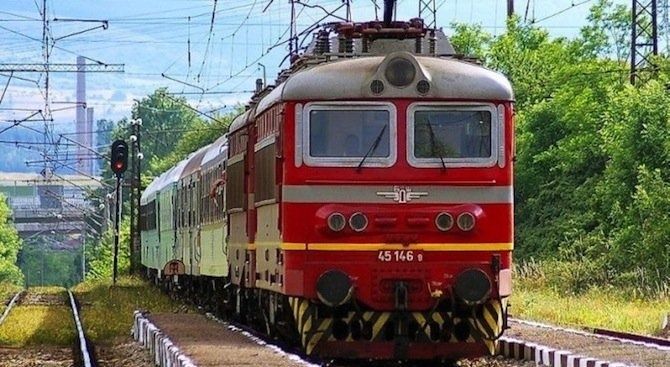 Случил се е инцидент с влака от Добрич за София