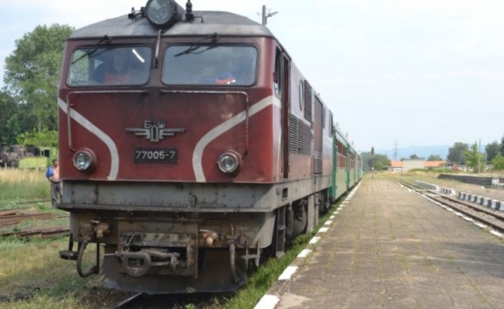 Пожар е избухнал в бързия влак Бургас София съобщи
