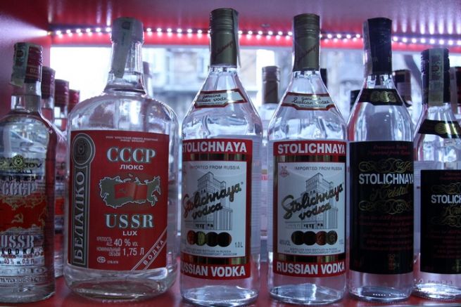 Руснаците рязко са намалили покупките си на коняк и водка,