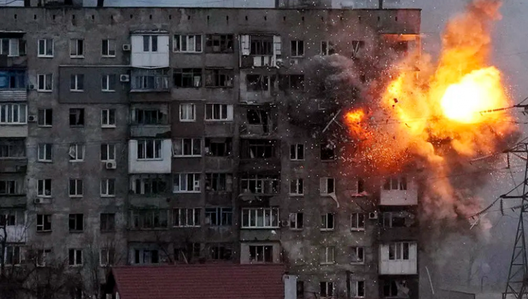 Украинските власти започнаха масова евакуация на населението в северната част