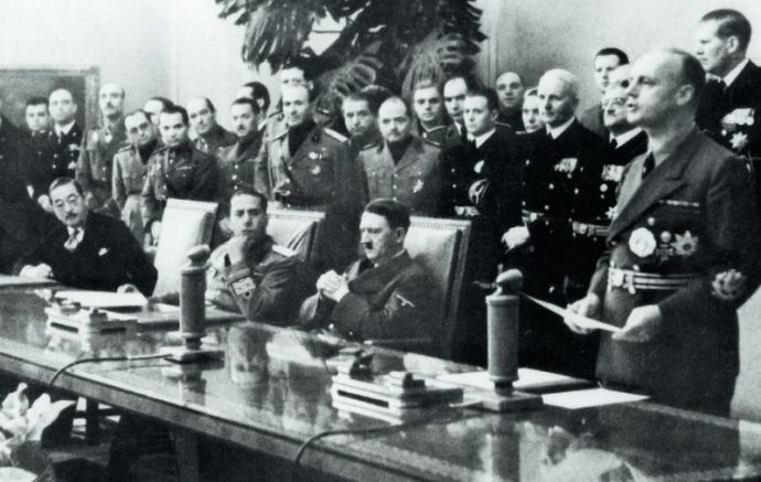 1940 г. Властелините на Европа кроят  планове за световно господство.