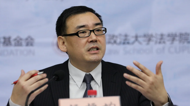Китайско австралийски писател получи условна смъртна присъда в Китай пет години