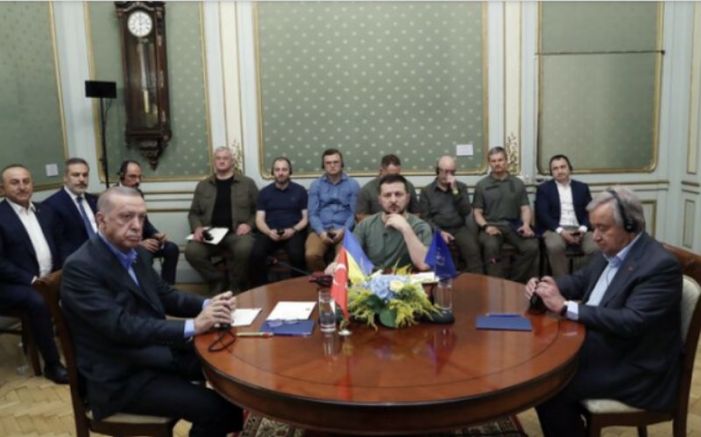 Президентът на Украйна Володимир Зеленски приветства първото от началото на