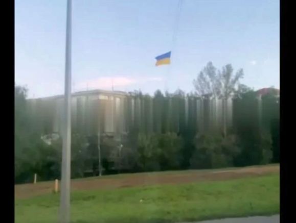 В Нижни Новгород, Русия, знамето на Украйна беше издигнато пред