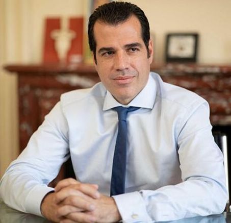 Гръцкият министър на здравеопазването Танос Плеврис написа в Туитър, че