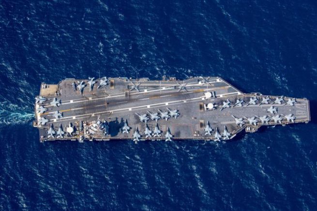 Най-големият военен кораб в света, самолетоносачът “USS Gerald R. Ford,