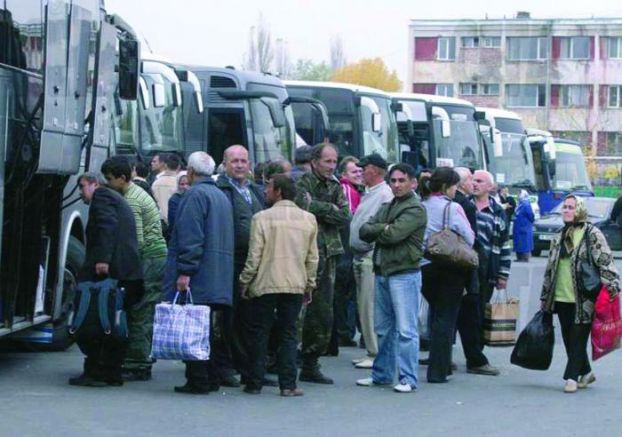 Автобуси с изселници в Турция започнаха да пристигат в района