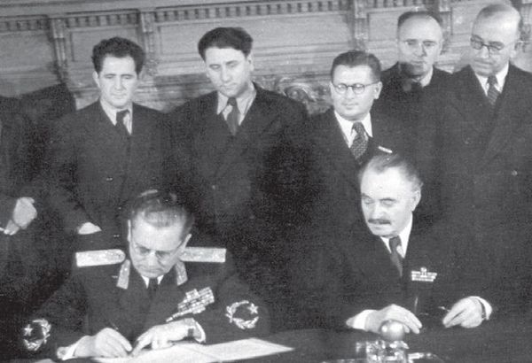 Тито и Димитров подписват договор за приятество между Югославия и България