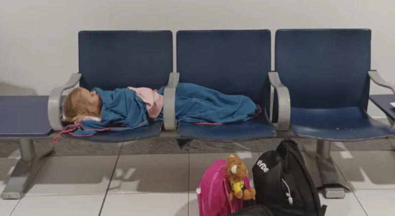 Блокирани на летището: Над 100 българи чакат вече 15 часа за полет до София