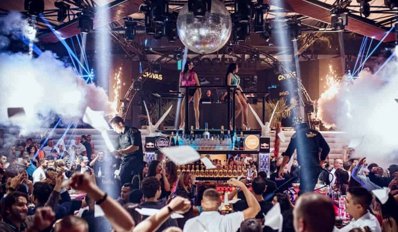 Популярен плаващ нощен клуб в Белград потъна по време на новогодишен купон