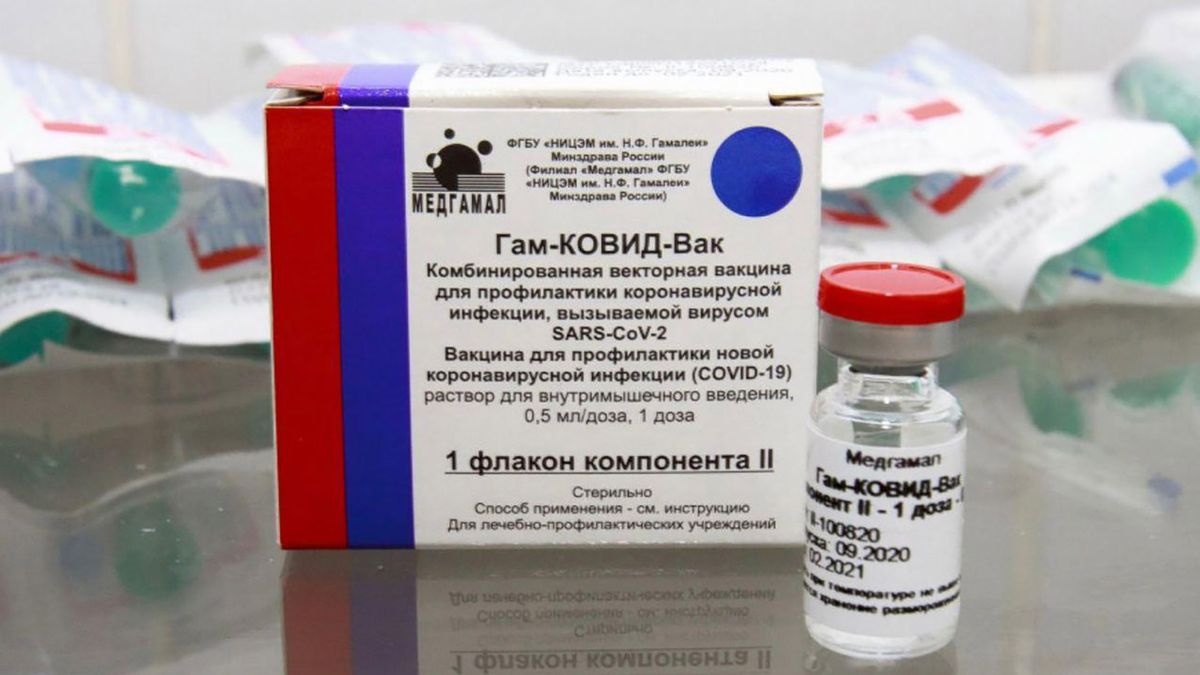 Експерт: Руската ваксина има по-скоро пропаганден характер, отколкото медицинска роля
