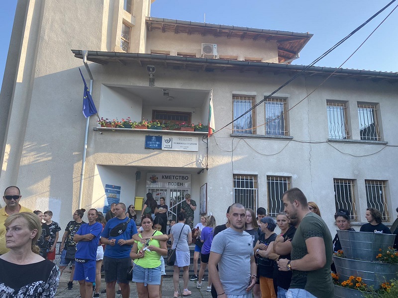 Жители на Лозен на протест: Ако миналата година имаше наказание за убиеца, сега нямаше да има две нови жертви