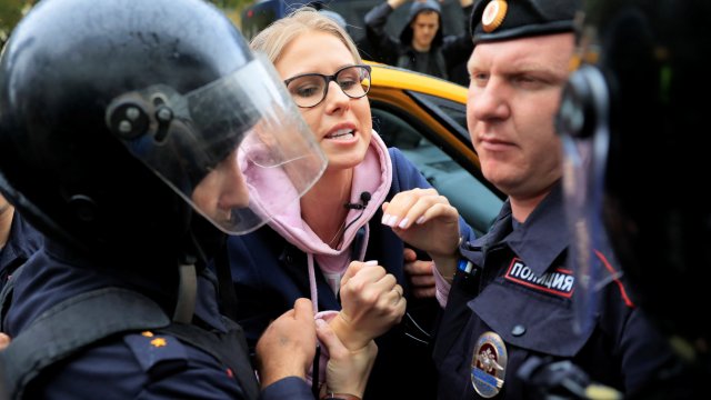 Арестуваха Любов Собол, дясната ръка на Алексей Навални,  до къщата на един от изпратените да го убият