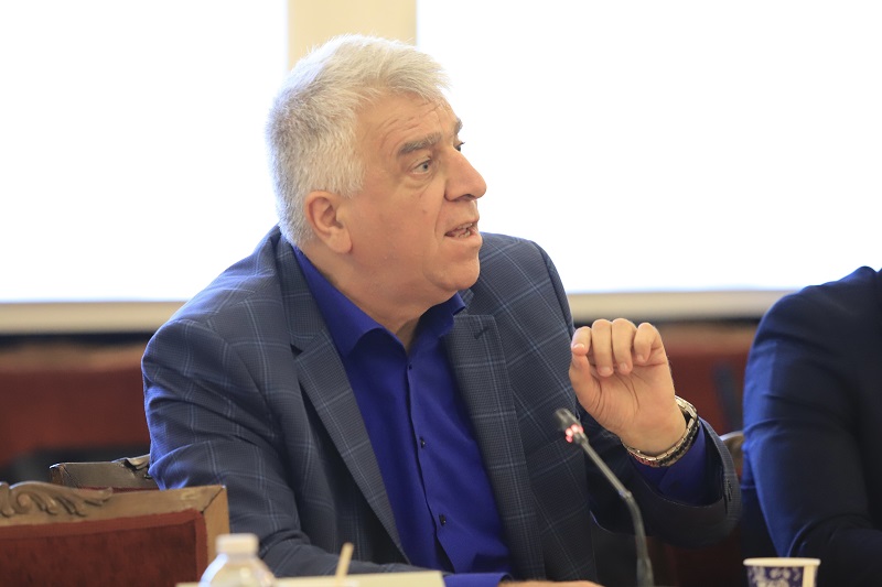 Министърът на икономическото развитие в кабинета на Виденов дава съвети за инфлацията