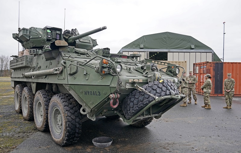 Пентагонът: САЩ изпращат бронетранспортьори "Stryker" в България