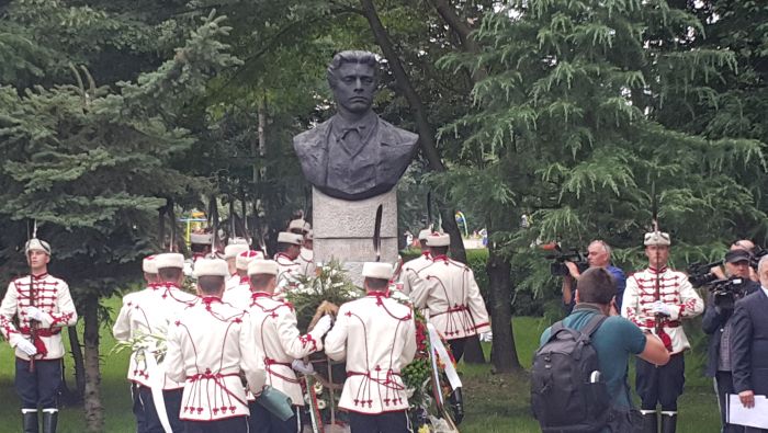 БСП забрави Левски, паметникът му в София остана без венец от социалистите
