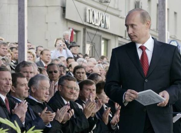 През 2024 г. Путин отново ще стане президент на страна, превърната в политическо гробище