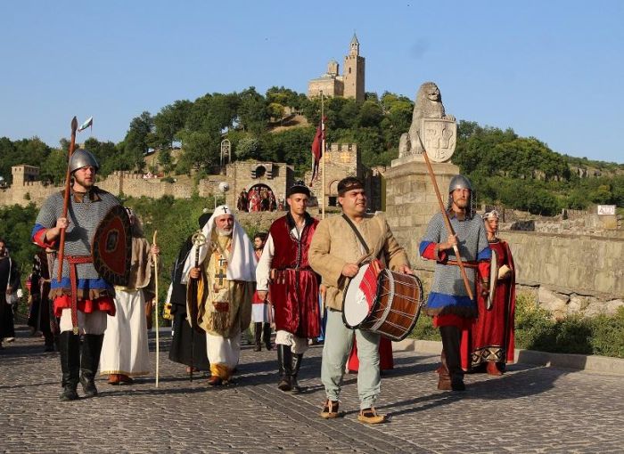 Автентични бойни изкуства, занаяти и храни представят на историческия Царевец