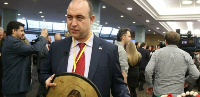Българин прекъсна руския президент с икона и викове: Ние много ви обичаме