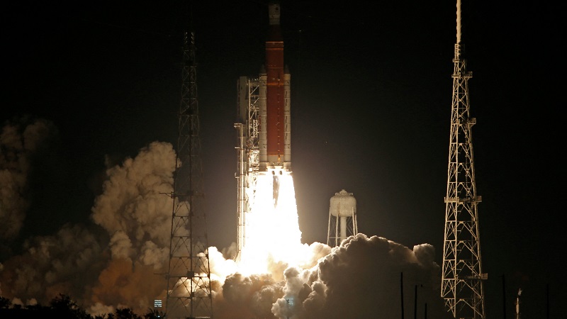 От третия опит: НАСА изстреля "Артемис" към луната