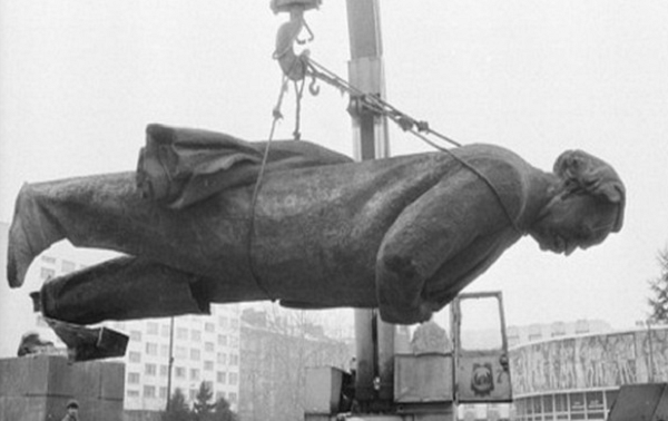 Социалисти със скандална идея - връщат паметника на Георги Димитров в Димитровград