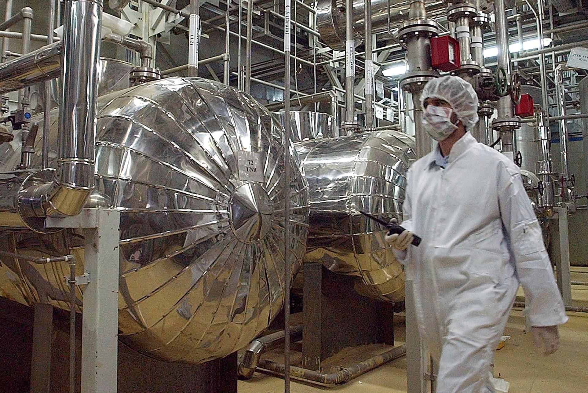 Иран може да произведе три ядрени бомби