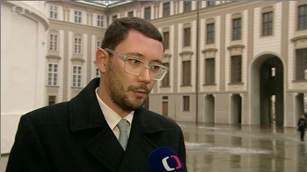 Къртици в държавната администрация и медиите помогнали за изгонването на руските шпиони от Чехия