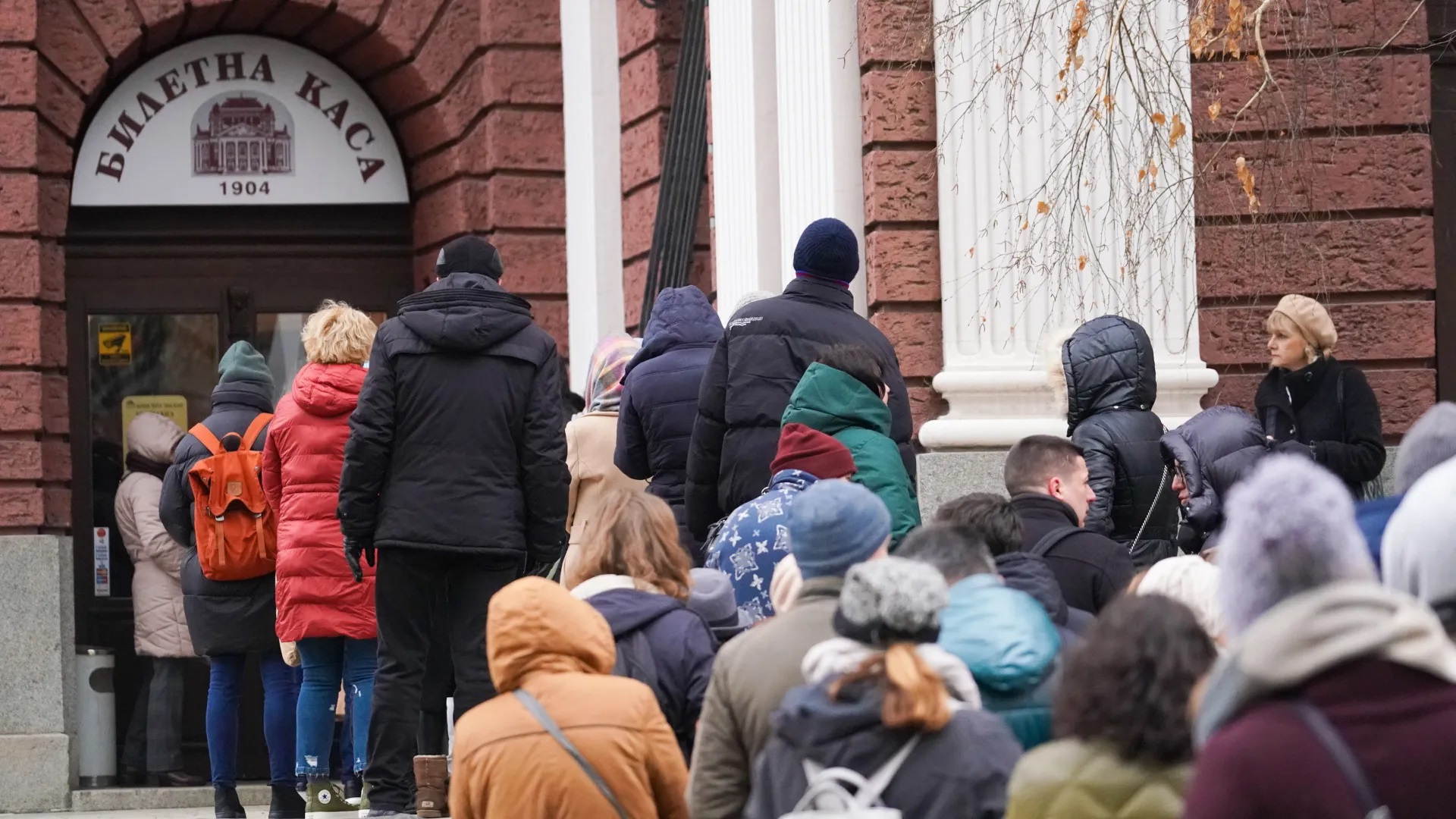 Два часа след като бяха пуснати, билетите за спектакъла с Джон Малкович привършват