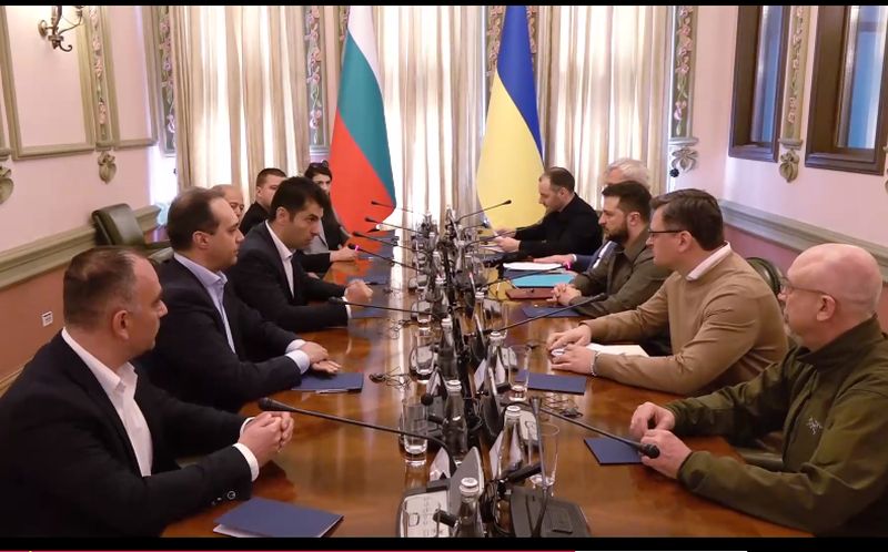 Петков към Зеленски: Благодаря Ви за лидерството, което показахте не само за Украйна, но и за целия свят