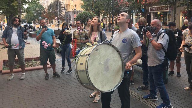 Протестът атакува Oбластната управа на София заради "изроди" на Илиан Тодоров