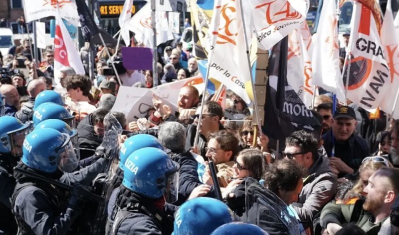 Сблъсъци между полицията и протестиращи срещу туристическата такса във Венеция