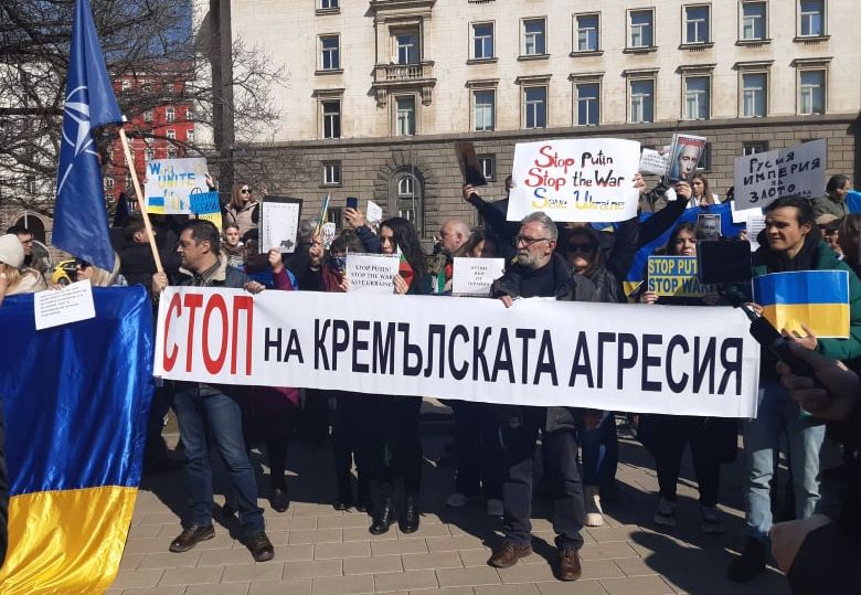 Протестът в София: Руснаци, свалете  си Путин, за да не запали нова световна война!