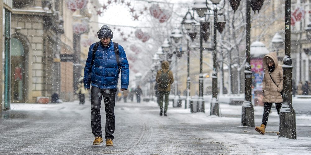 До вечерта ще завали сняг, температурите падат
