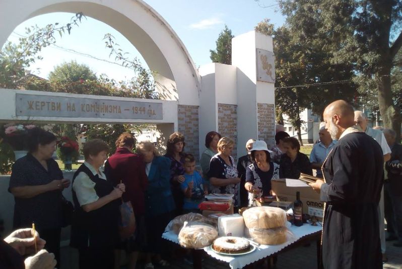Стряма почете с панихида жертвите на комунистическото клане през септември 1944 г.
