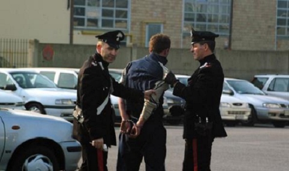 Италия удари "Коза ностра" в Сицилия, арестувани са също полицаи и адвокати