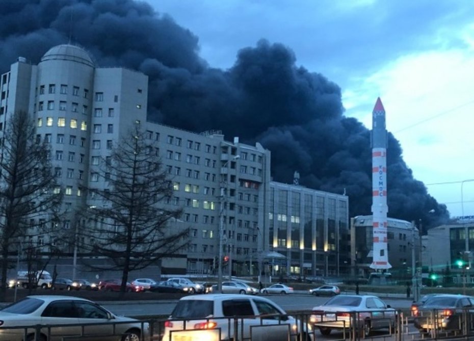 Гори един от най-големите руски ракетни заводи (ВИДЕО)