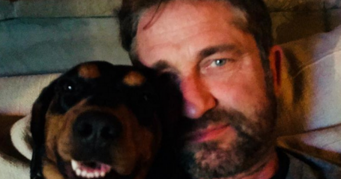 Джерард Бътлър доведе осиновеното  куче Шушка отоново в България