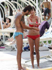 Вики от "Мастило" с бисексуално гадже?