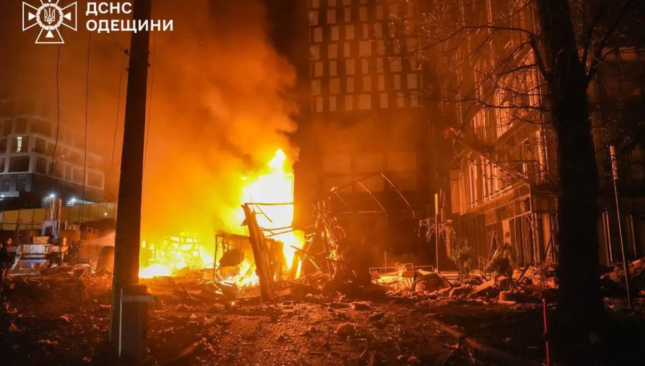 Русия атакува Одеса с дронове: Уби човек, разруши гражданска инфраструктура