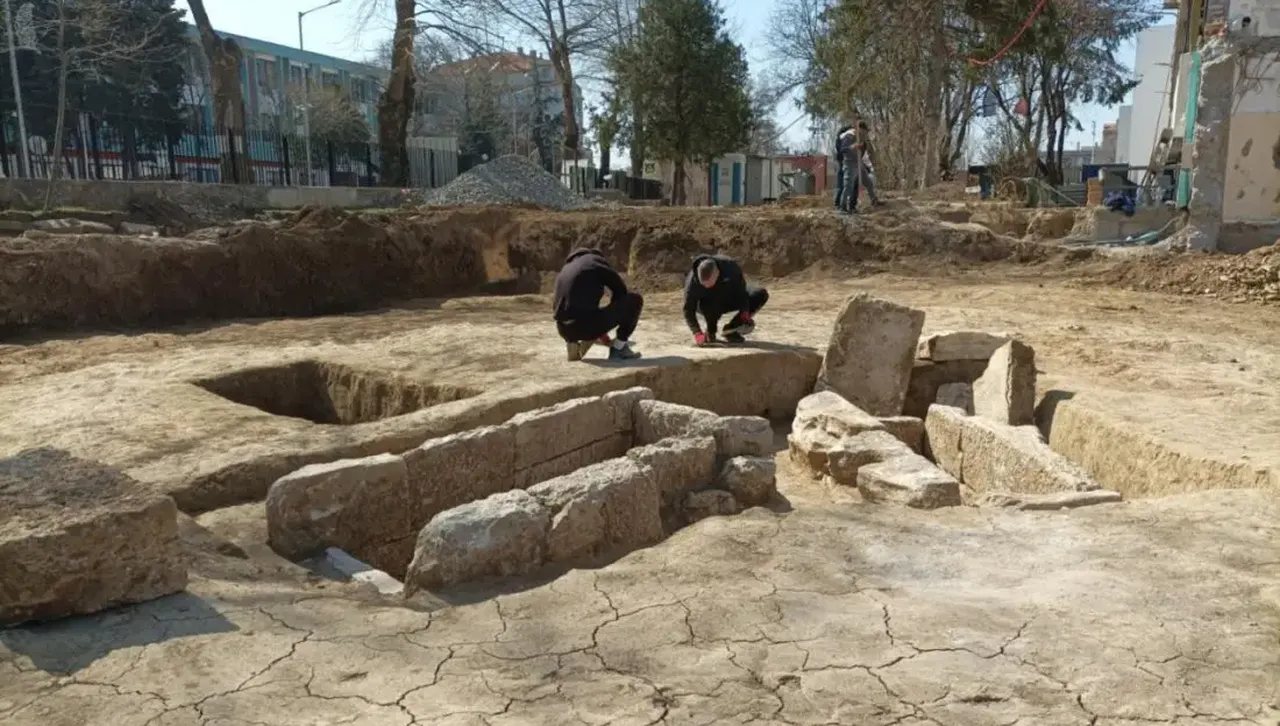 В Несебър откриха античен позлатен венец в двора на училище 