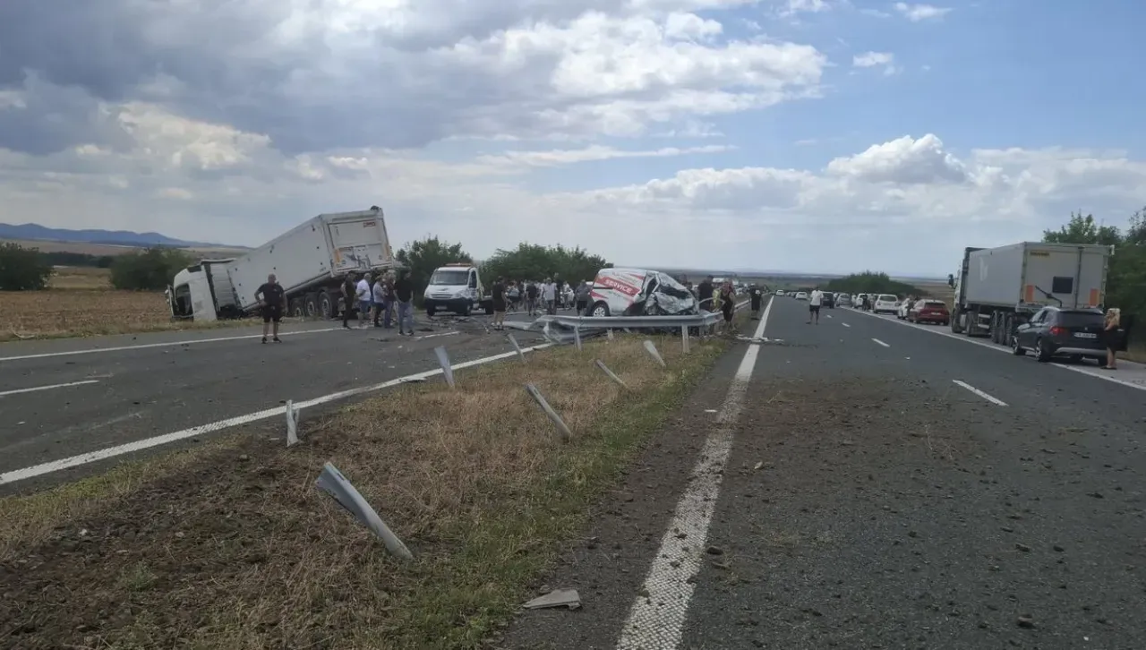 Въздушната линейка кацна в района на УМБАЛ Бургас около 15