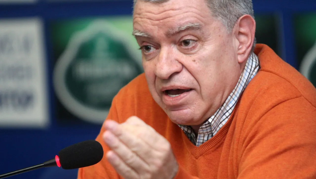 Експертът остро разкритикува Румен Радев че е подал оставка защото