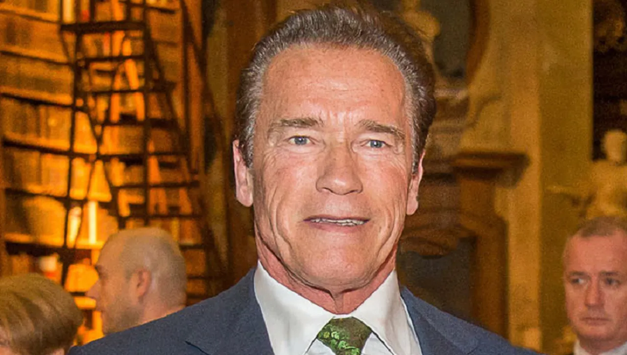 Шварценегер сащиса пътниците на виенското метро с климатично послание