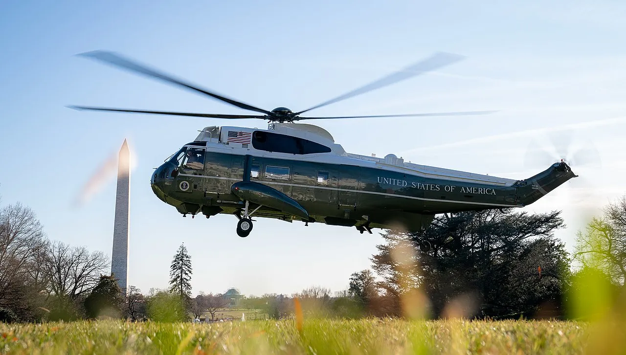 Сблъсък между Мелания и Тръмп: Президентът размаха назидателно пръст към жена си