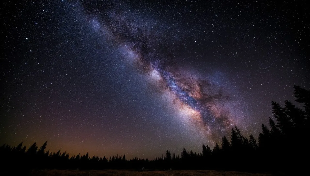 Нещо свети в сърцето на галактиката: Учени са на 50% сигурни, че това е тъмна материя