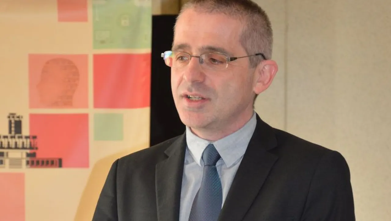   Руската пропаганда изфабрикува драма от нежеланието на младеж с двойно гражданство да се бие за Украйна