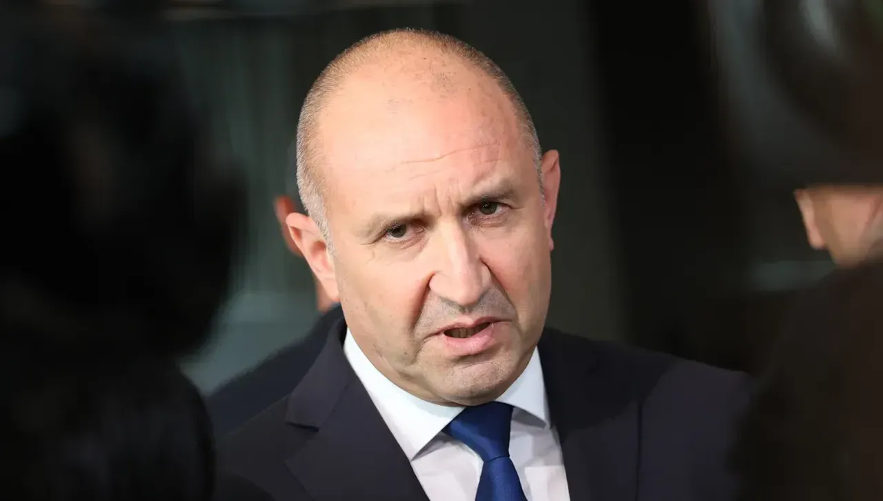 Румен Радев наложи вето върху правомощията на особения управител на "Лукойл"