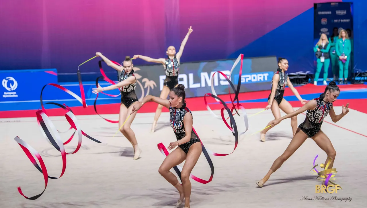  Ансамбълът ни спечели бронз във финала с пет ленти в Клуж-Напока